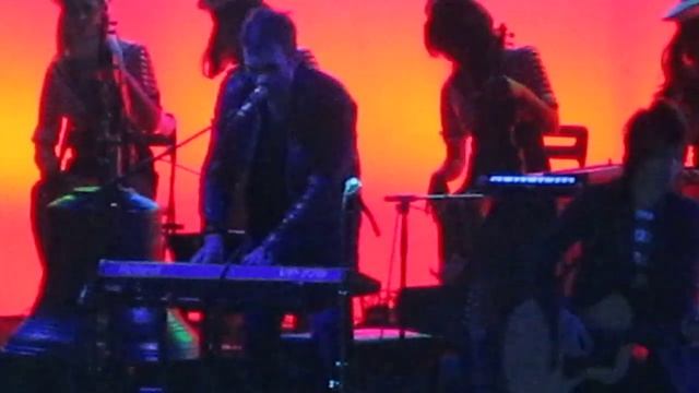 GORILLAZ--"DARE" HD ft Rosie Wilson @ Oracle Arena смотреть онлайн
