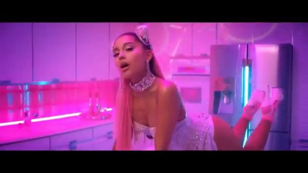 Ariana Grande - 7 rings