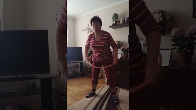 Как крутить обруч весело смотреть онлайн