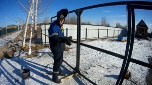 Ворота с калиткой внутри для забора из профнастила своими руками