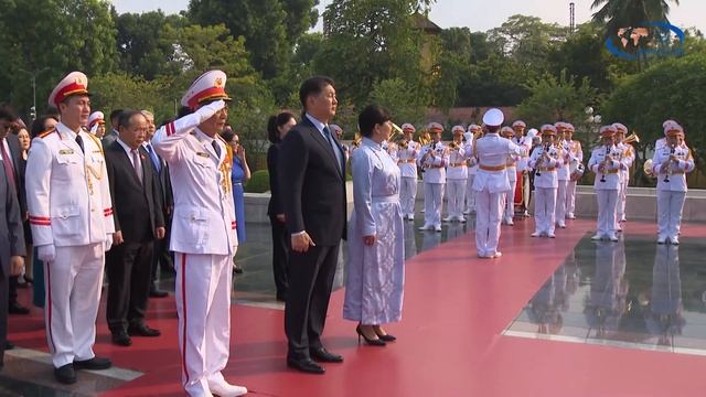 Монгол Улсын Ерөнхийлөгч дайчдын хөшөөнд цэцэг өргөж, Хо Чи Минийн бунханд хүндэтгэл илэрхийллээ смотреть онлайн