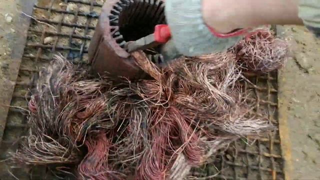 ИЗВЛЕЧЬ МЕДЬ ИЗ ЭЛЕКТРОДВИГАТЕЛЯ. СЛОЖНО ЛИ?! ПРОБУЮ. СКОЛЬКО МЕДИ В ДВУХ МАЛЕНЬКИХ "КАБАНЧИКАХ"??? смотреть онлайн