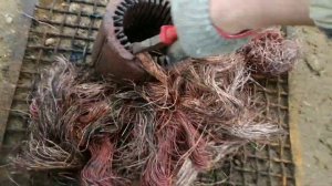 ИЗВЛЕЧЬ МЕДЬ ИЗ ЭЛЕКТРОДВИГАТЕЛЯ. СЛОЖНО ЛИ?! ПРОБУЮ. СКОЛЬКО МЕДИ В ДВУХ МАЛЕНЬКИХ "КАБАНЧИКАХ"???