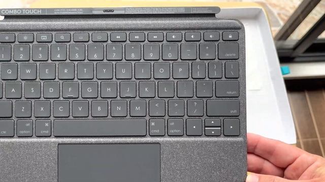 Logitech Combo Touch Para iPad Air (3ª Generación) Y iPad смотреть онлайн
