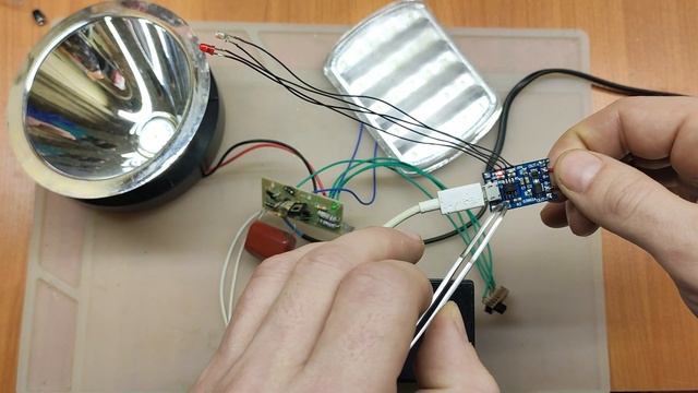 Ремонт и доработка фонаря-прожектора Yajia YJ-2829 TP смотреть онлайн