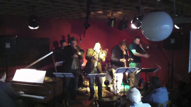 Longhorns - LIVE - Studiobühne 21 Okt 12 - Honkin - T5.mov смотреть онлайн