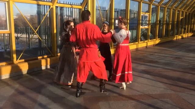 Молдавский танец Hora de la Sorona смотреть онлайн