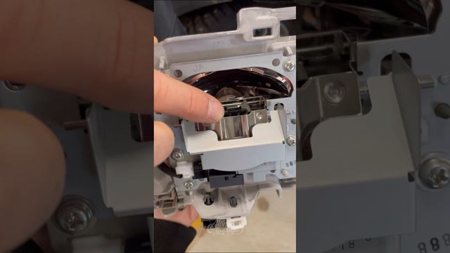 Адаптация фар под европейское правостороннее движение | Toyota C-HR смотреть онлайн