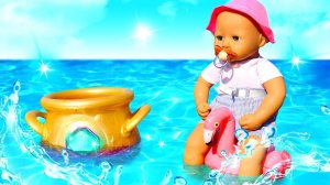 Волшебный горшок для БЕБИ АНАБЕЛЬ! - Видео куклы для девочек. Новые игры Как Мама с Baby Doll