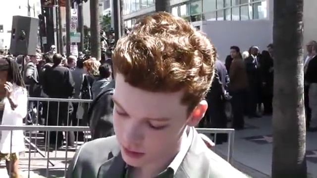Cameron Monaghan signs autographs, Steve Howey will not смотреть онлайн