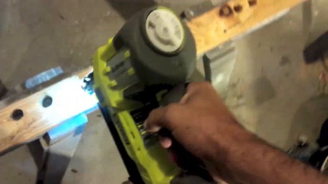 Ryobi 18v P325 16 Gauge Straight Finish Nailer Review смотреть онлайн