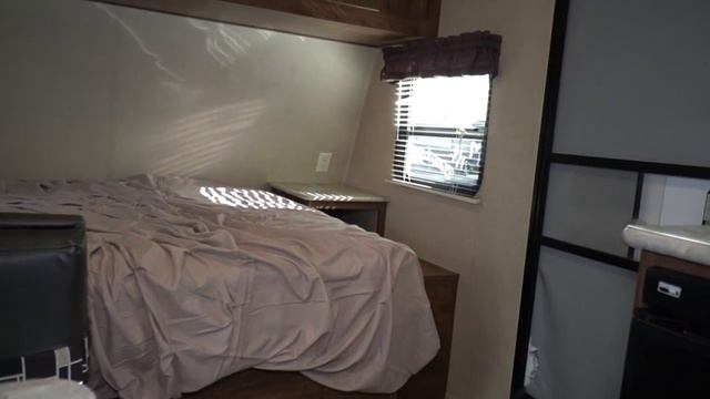 SOLD! 2017 Coleman Lantern LT 170FQ Travel Trailer, Small Bunkhouse, Front Queen Bed, $8,995 смотреть онлайн