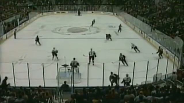 Slava Kozlov's goal vs Senators (25 nov 2003) смотреть онлайн
