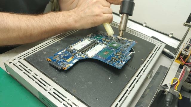 Апгрейд видеокарты ноутбука Lenovo в ходе ремонта смотреть онлайн