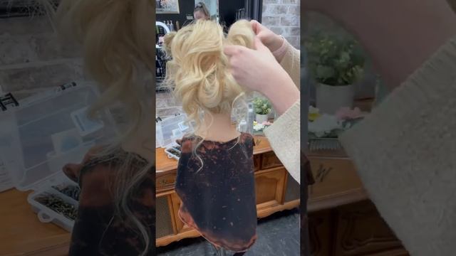 Pamela Anderson’s Updo Tutorial