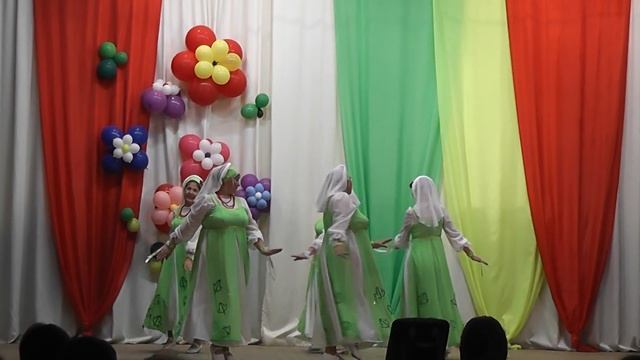 Танцуют взрослые. " КАЛИНА" ( " Зачем же торопит РАССВЕТ - нас торопит ДОМОЙ?") смотреть онлайн