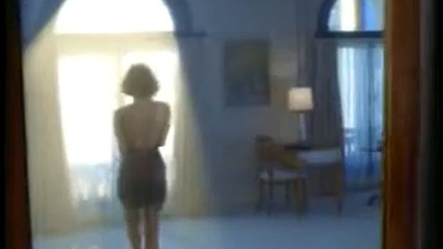 Halle Berry in Revlon Advertising Commercial смотреть онлайн
