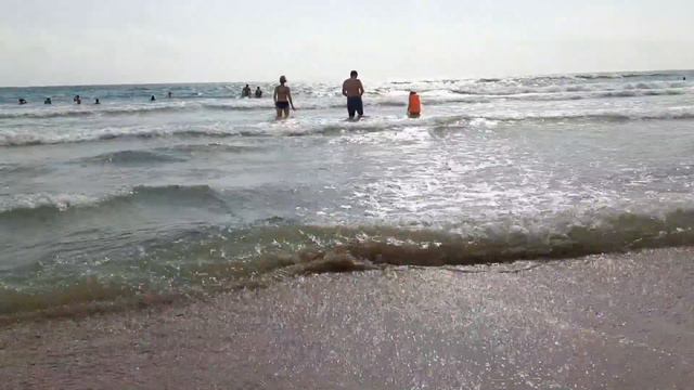 #волны #Анапа #море #vlog ПЛЯЖ АНАПЫ РЯДОМ С ДЕЛЬФИНАРИЕМ/ ОГРОМНЫЕ ВОЛНЫ!!!! 15 июня 2020г смотреть онлайн