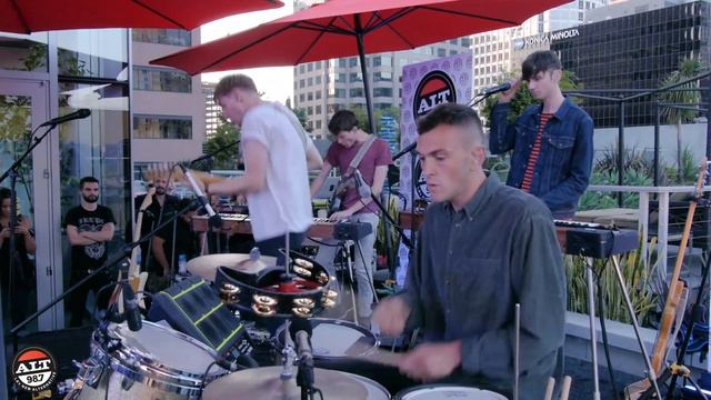 Glass Animals "Life Itself" Live w/ ALT987fm смотреть онлайн