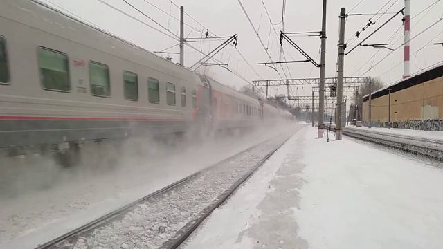 ЭП20-077 с поездом Москва - Новороссийск смотреть онлайн