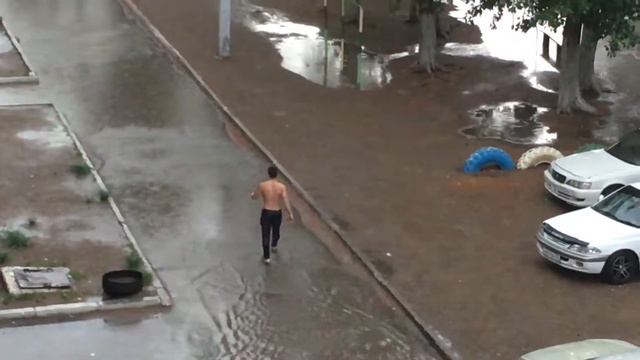 А я иду шагаю по лужам на турник смотреть онлайн
