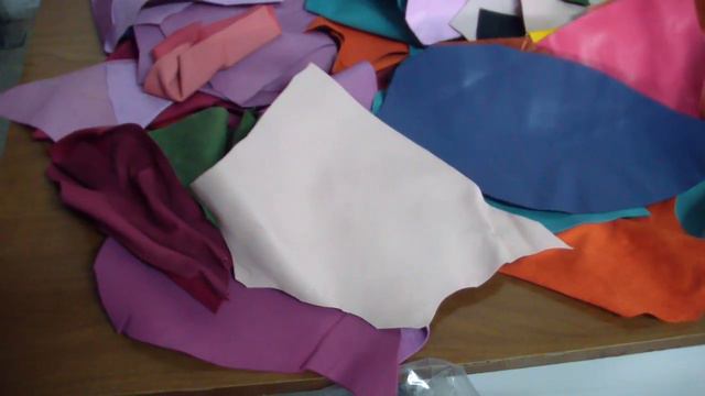 Коробка № АЕ295 Обрезки кожи, наппа МРС ЯРКИЕ смотреть онлайн