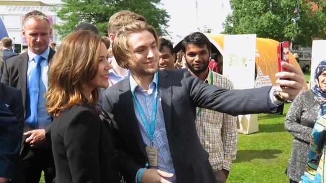 Kronprinsesse Mary stod for underholdningen i Aarhus смотреть онлайн