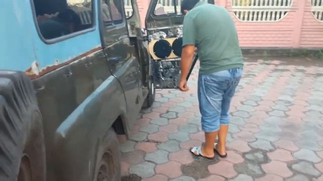 Музыка в УАЗе. смотреть онлайн