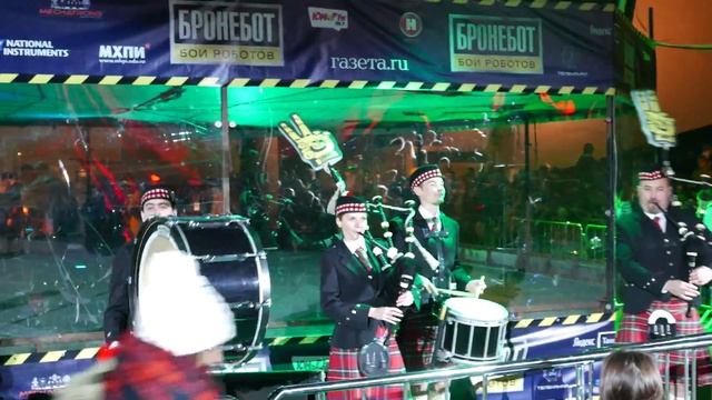 Бронебот 2015 - Чумовые Шотландские Волынщики - Groovy Scottish pipe band - 4K LX100 смотреть онлайн