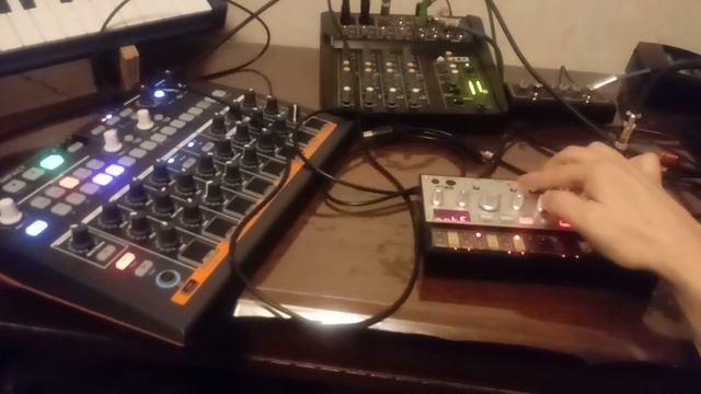 Arturia Drumbrute Impact/Korg Volca Bass - Creepy Echo Jam смотреть онлайн