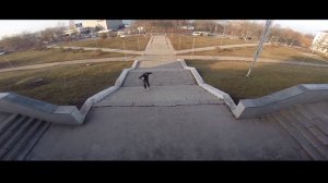 Спуск по лестнице на роликах