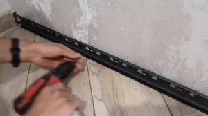Монтаж пластикового плинтуса