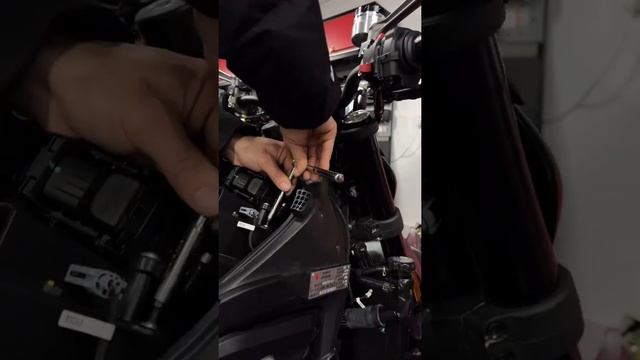 Ducati monster 937 changing SF air filter смотреть онлайн
