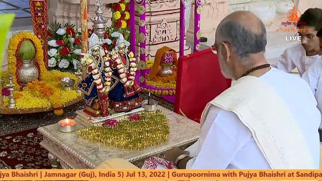 108 Golden Lotus ‘Kamalarchan’ Poojan | Pujya Bhaishri at ShriHari Mandir смотреть онлайн