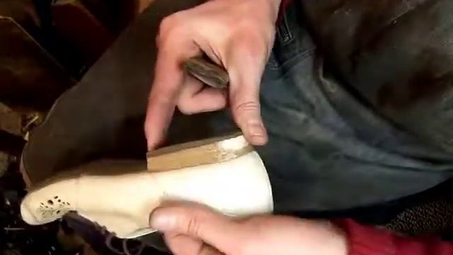 Восстановления каблука обтянутого кожей Каблук погрызла кошка смотреть онлайн