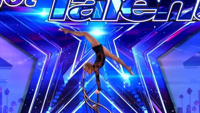 Мария Попазова балансирует на ЗУБАХ!!! Шоу "Америка ищет таланты" смотреть онлайн