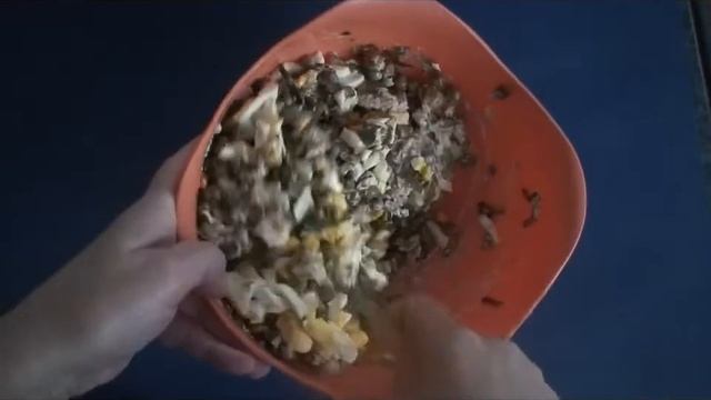 Рецепт: Салат "Зеленый" с рыбной консервой смотреть онлайн