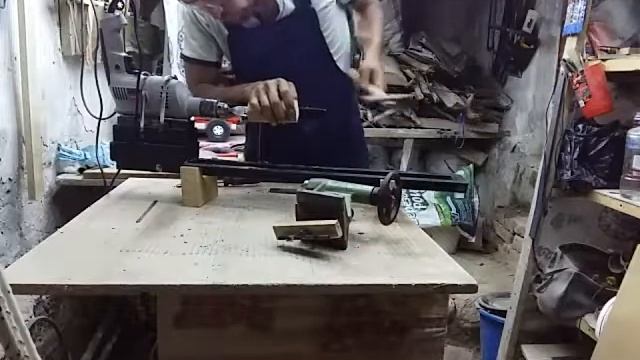 Токарный станок по дерева из дрелья ( работаю первый раз ) смотреть онлайн