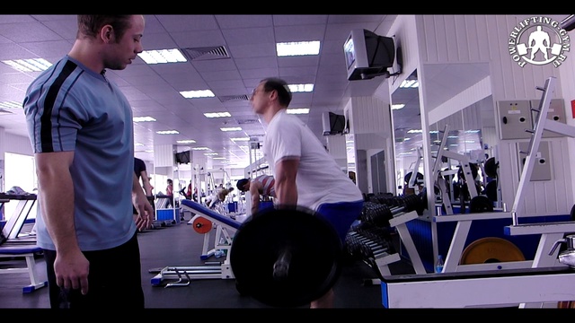 Пауэрлифтинг. Как правильно выполнять становую тягу 