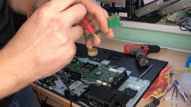 Телевизор не видит пульт, одна из причин поломки и как отремонтировать. На примере Sony KDL-32W705C смотреть онлайн