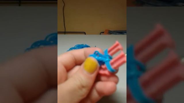 Как сделать брослет из резинок смотреть онлайн