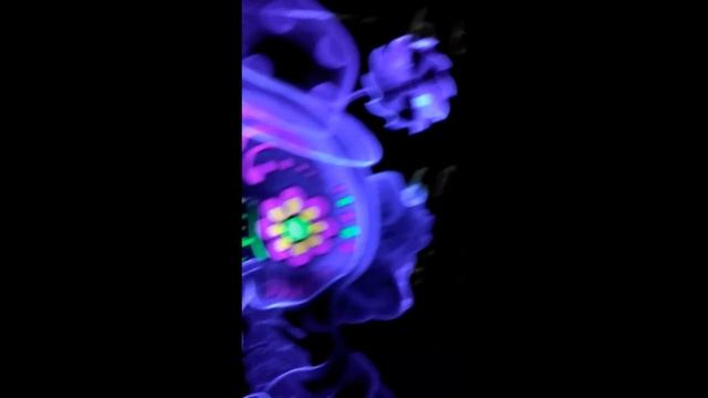 Светящиеся футболки GOOD fluro power - FLOWER BASTARD ( Glow in the Dark & UV black light ) смотреть онлайн