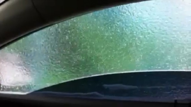 Машина под ледяным дождем смотреть онлайн
