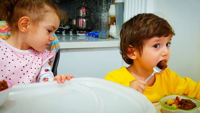 мою ПОСУДУ только водой✅ избавляюсь от СТАРЫХ ВЕЩЕЙ✅ что почём на РЫНКЕ✅ еда..еда...еда..✅ ТУРЦИЯ смотреть онлайн