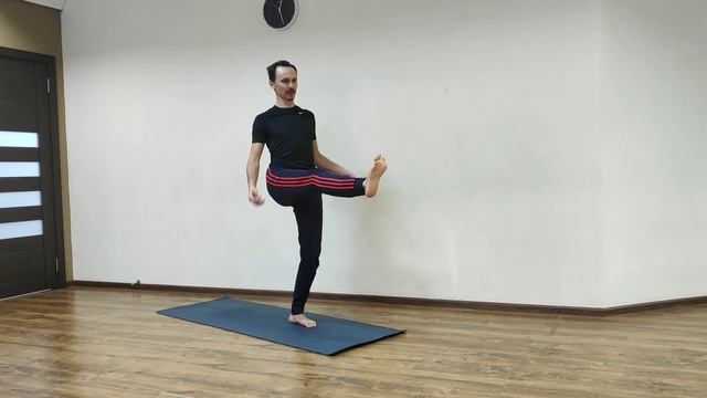 Йога каждый день. Неделя 2, четверг. Наклон. Короткое занятие легкого уровня. смотреть онлайн