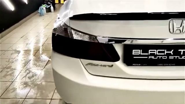 Honda Accord 9. Оклейка крыши в чёрный глянец Oracal 970 и частичное тонирование фонарей. смотреть онлайн