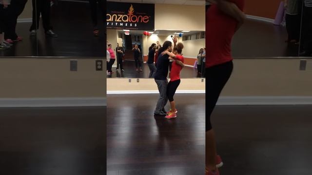 Dame un Chin de Bachata смотреть онлайн