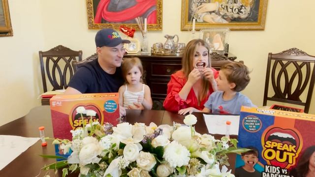MOUTHGUARD CHALLENGE - FAMILY SPEAK OUT GAME *WHOLESOME* смотреть онлайн