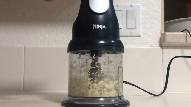 Ninja QB1004 Blender/Food Processor with 450-Watt Base, 48oz Pitcher, 16oz Chopper Bowl...... смотреть онлайн