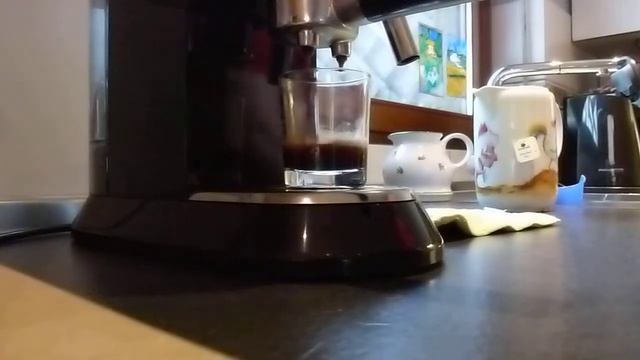 DeLonghi EC680 Dedica - ESE-Pad смотреть онлайн